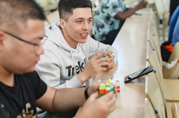 Students Are Having Fun in the Rubik’s Cube Salon